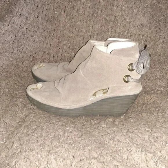 FLY LONDON-Yema-Taupe Suede-Peep Toe Wedges-Lace Back-Sz 36-Excellent - Picture 4 of 7